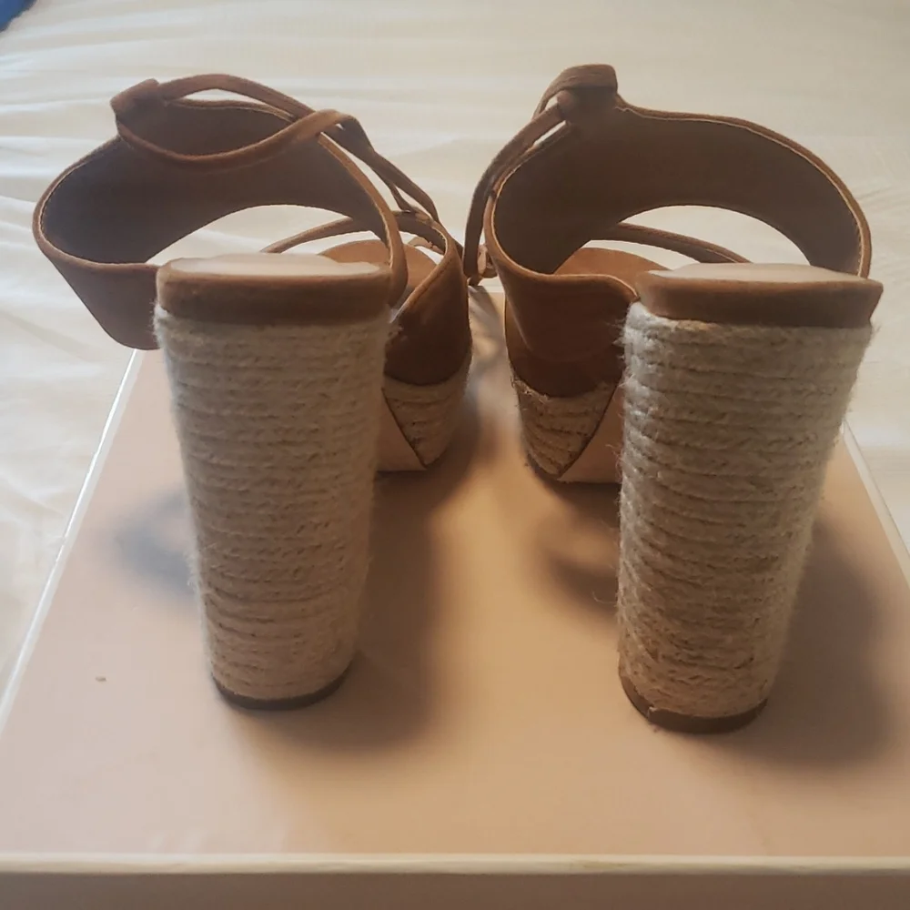 Shoedazzle Platform Heels - Picture 3 of 5